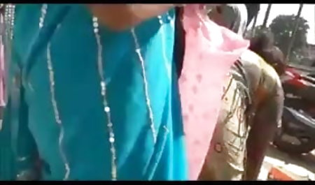 दो सेक्सी लड़कियों को एक सेक्सी पिक्चर मद्रासी सज्जन है