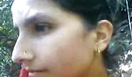 एक काले राक्षस कैमरे के सामने मद्रासी पिक्चर सेक्सी बदल जाता है