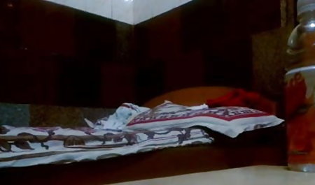 एक हिंदी इंग्लिश सेक्सी मूवी सज्जन के प्रिय एक बड़ा डिक चूसना करता है
