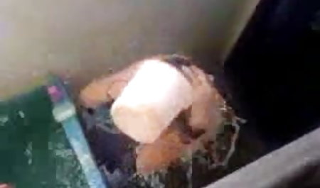 सही चेहरे के साथ लड़की उसके दोस्त देता ब्लू पिक्चर ब्लू फिल्म हिंदी है