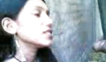 अपने सचिव के सिर दृढ़ता से लुभाती सेक्स फिल्म बफ