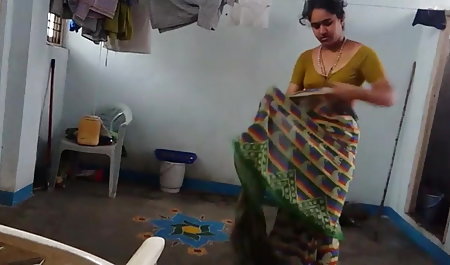 परिपक्व टैटू के साथ हिंदी में सेक्सी फिल्म वीडियो में गर्म त्रिगुट
