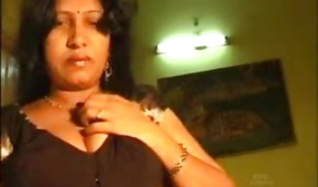 मीठा गुदा रसोई घर की मेज पर एक सदस्य पर लगाया सेक्स फिल्म चाहिए