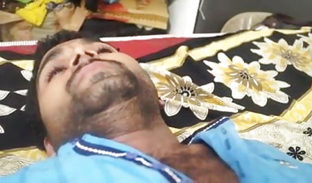 आश्चर्यजनक बड़े मम्मे वाली श्यामला बफ फिल्म सेक्सी