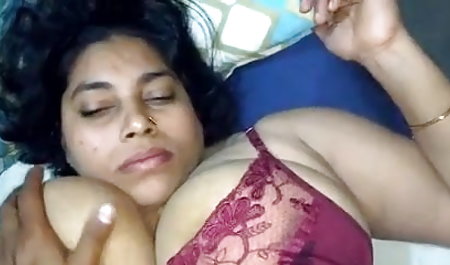 पुरुषों के एक समूह ने उसके मुंह में एक गंदा सेक्सी पिक्चर भेजो सेक्सी तृप्ति वेश्या ले
