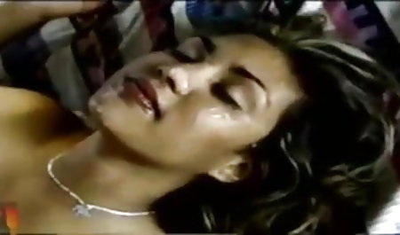 Busty लड़की हो जाता हिंदी में सेक्सी मूवी वीडियो है उसके प्रेमी के साथ सॉना में