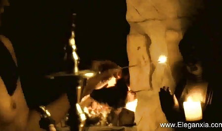 एक विशाल बिस्तर पर रूसी सुंदरता हिंदी पिक्चर सेक्सी मूवी के साथ सेक्स