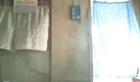 बच्चे बड़े हिंदी में सेक्सी फिल्म पूल के पास मजा करने के लिए शुरू किया