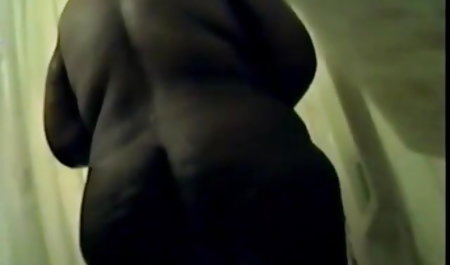 Busty हिंदी फिल्म हीरोइन सेक्सी वीडियो कुचलने डाल में Bonner