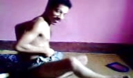 फूहड़ उसके बड़े प्रेमी और सेक्सी वीडियो फिल्म भेज डिक पर सवारी
