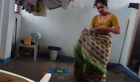 प्रेमिका कुत्ते शैली सेक्सी फिल्म वीडियो में हिंदी के साथ लाल सिर पीटने