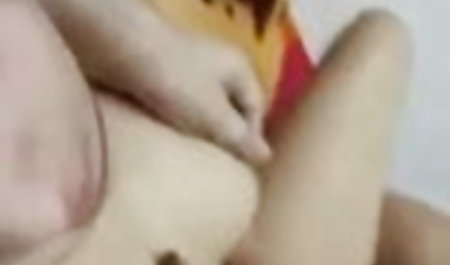 अंडरवियर का समायोजन कमरे में हिंदी की सेक्सी फिल्म छिपे हुए कैमरे